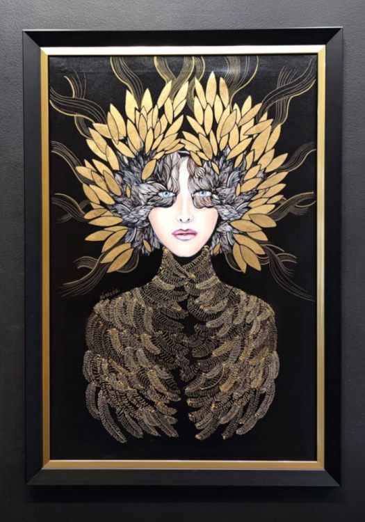 Lady Gorudo II-Q, 60x90 cm, technika mieszana, wooden black-gold frame, black wall.jpg