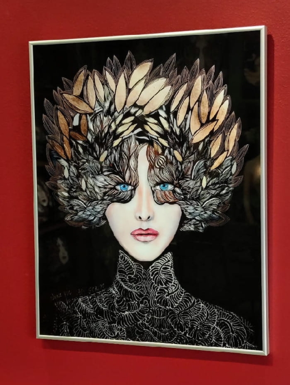 Lady Gorudo Copper 40x50, rama alu silver 40x50 cm, prawy bok.jpg