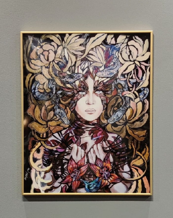 Lady Hebi 40x50 cm, rama alu gold.jpg