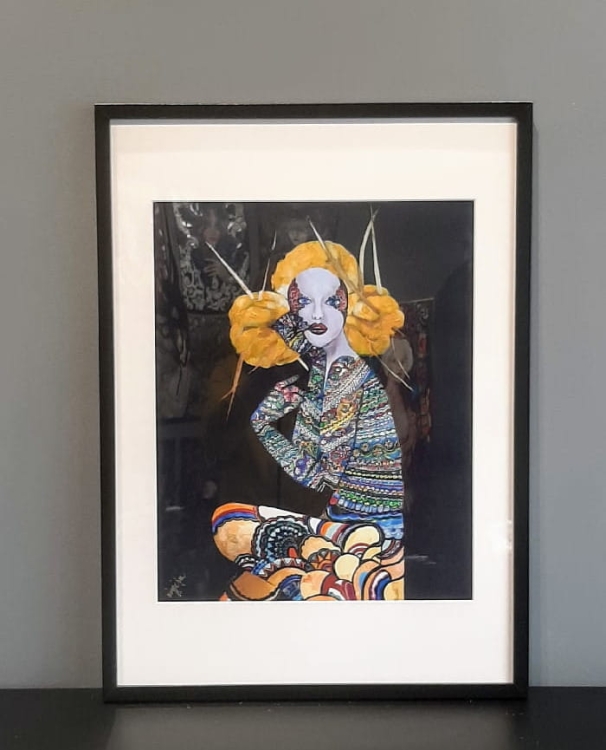 Orawska Geiko 40x50, rama basic 52x72 cm.jpg