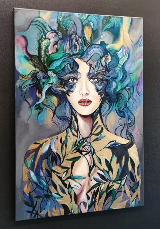 Lady Semi II, 60x90 cm, technika mieszana, Maggie Piu, black wall, left perspective.jpg