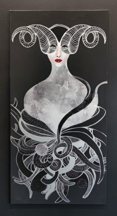 Baran Silver, 60x120 cm, technika mieszana, Maggie Piu, black wall.jpg