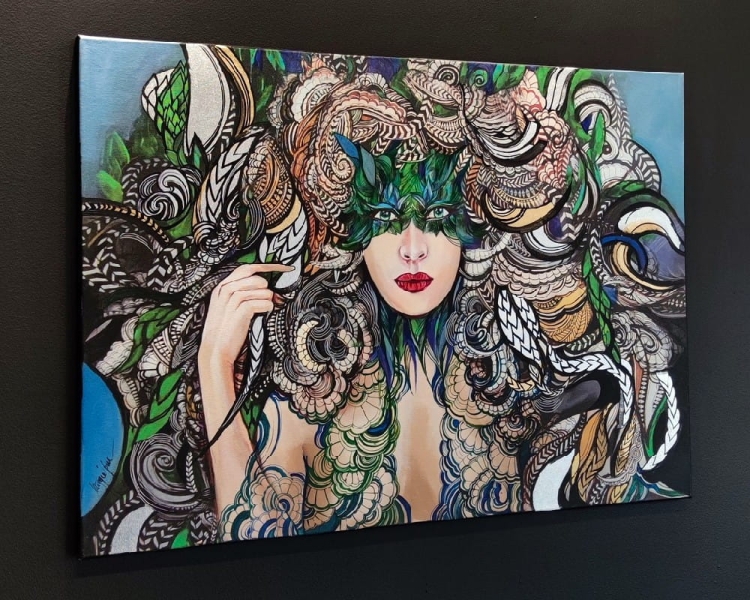 Freya, 100x70 cm, technika mieszana, Maggie Piu, black wall in the gallery, left side.jpg