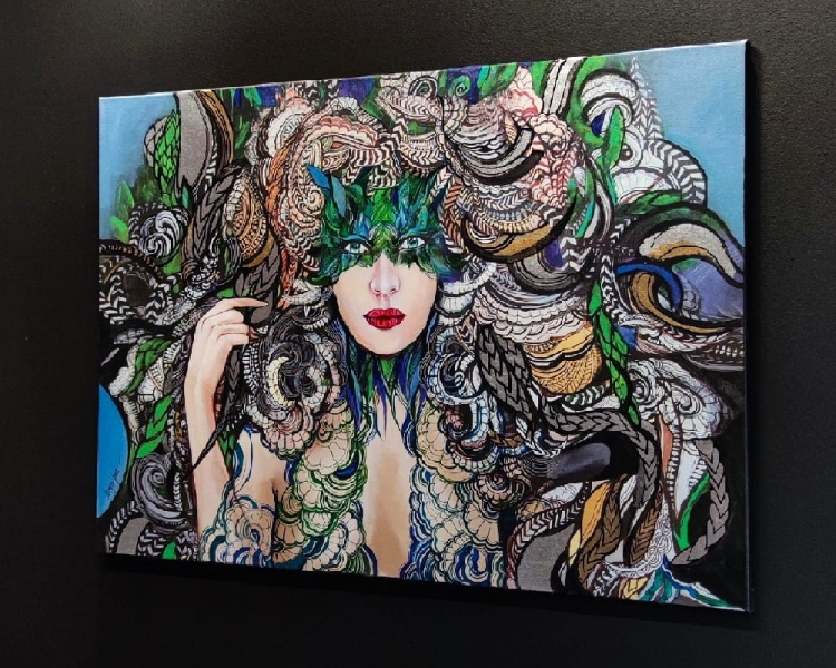 Freya, 100x70 cm, technika mieszana, Maggie Piu, black wall in the gallery, right side.jpg