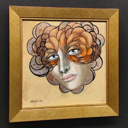 Minipiu XVI – Obraz 30×30 cm, Akryl na Płótnie, w Ramie 37,5×37,5 cm, Maggie Piu, black wall, left perspective.jpg