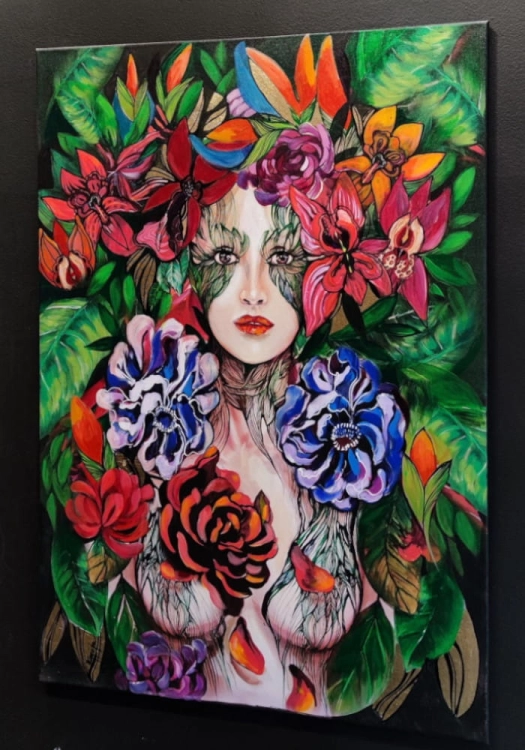 Amissa, 70x100 cm, technika mieszana, Maggie Piu, black wall, right side.jpg