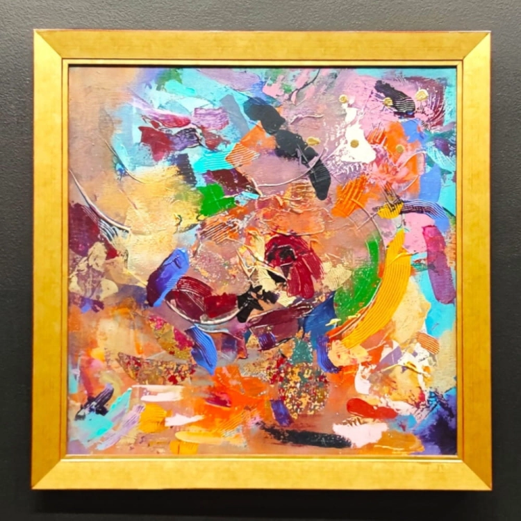 Mazy I, akryl nba płótnie, 50x50 cm, w ramie 57x57 cm drewnia nej złotej, Maggie Piu, 2026, black wall.jpg