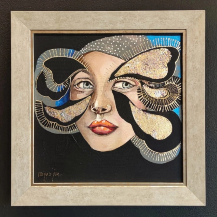 Minipiu XIX– Obraz 30×30 cm, Akryl na Płótnie, w Ramie 37,5×37,5 cm, Maggie Piu, black wall.jpg