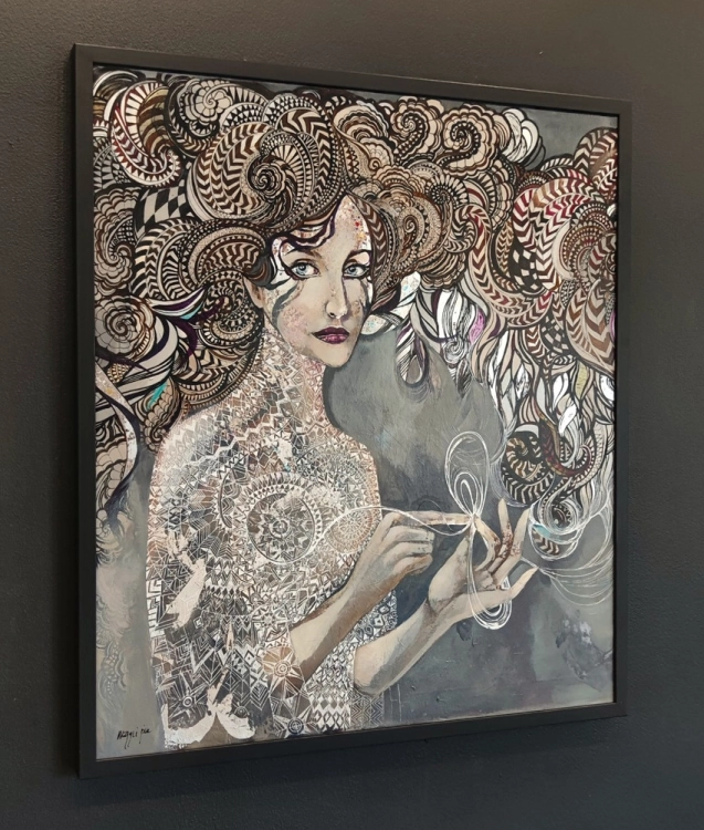 Wszystko albo nić, 70x80 cm, akryl na płótnie, Maggie Piu, black wall, left perspective.jpg