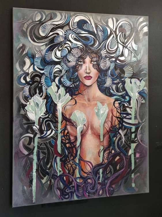 Dyskordia, 90x120 cm, akryl na płótnie, cykl horror vacui, Maggie Piu, black wall, left perspective.jpg