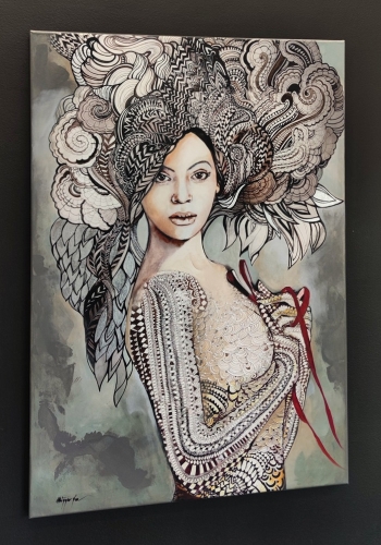 Madame Butterfly Czuje Miętę, 70x100 cm, technika mieszana, Maggie Piu, black wall, left perspective.jpg