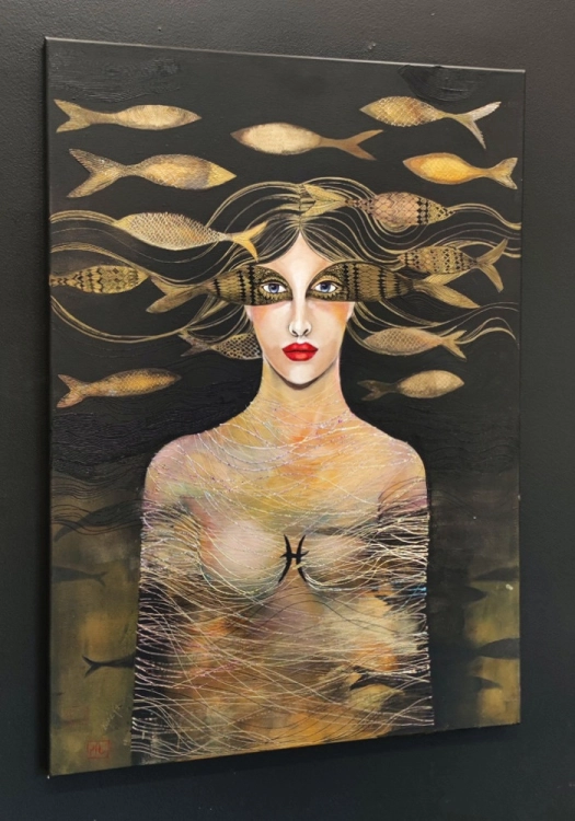 Ryby, 70x100 cm, akryl na płótnie, Maggie Piu, black wall, left perspective.jpg