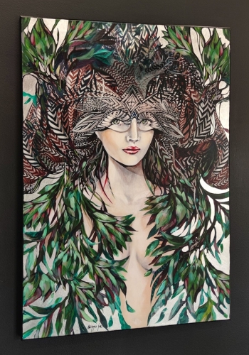 Viridis Silver, 70x100 cm, technika mieszana, Maggie Piu, black wall, left perspective.jpg