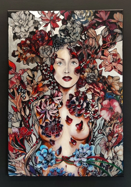 Snejki Gucia Silver, 70x100 cm, technika mieszana, Maggie Piu, black wall.jpg