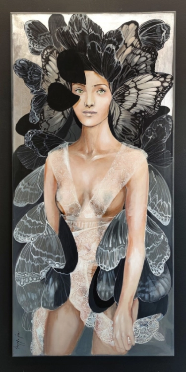 Freewolna Butterfly, 70x150 cm, akryl na płótnie, Maggie Piu, black wall.jpg