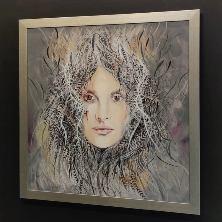 Rita, 80x80 cm, technika mieszana, Maggie Piu, silver frame, black wall, right perspective.jpg