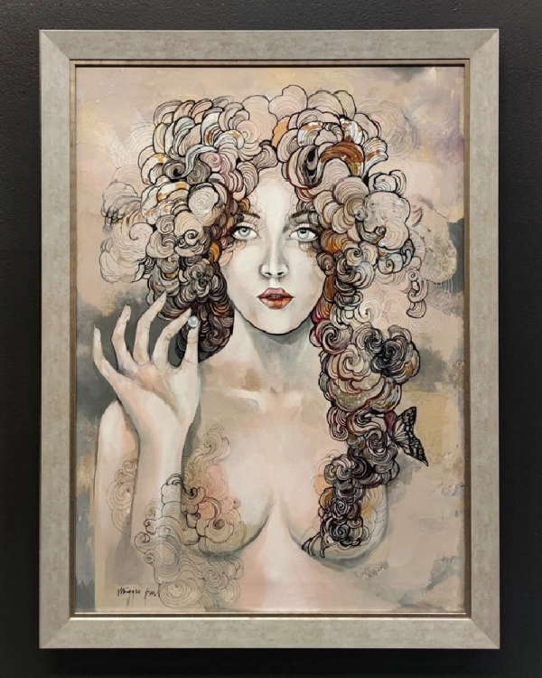 Psyche, 50x70 cm, akryl na płótnie, Maggie Piu, silver frame, black wall.jpg