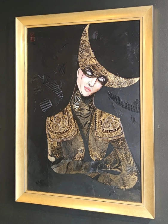 Byk, 70x100 cm, akryl na płótnie, Maggie Piu, gold frame, black wall, rigt perspective.jpg