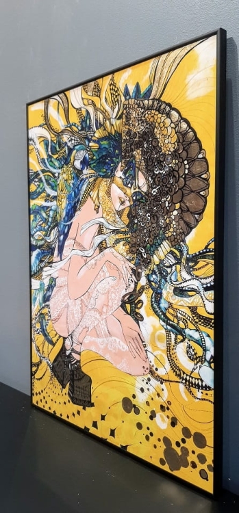 Żółty ZDOBIONY 50x70, rama alu black 50x70 cm, bok.jpg