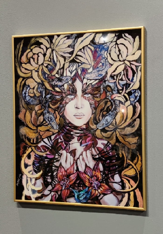Lady Hebi 40x50 cm, rama alu gold 40x50 cm, bok prawy.jpg