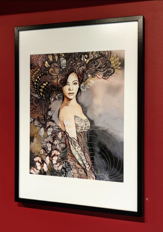 Madame Butterfly Grey ZDOBIONA 40x50 cm, rama basic 52x72 cm, bok prawy.jpg