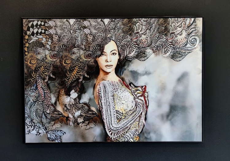 Madame Butterfly Grey 70x50, rama alu black, antyreflex.jpg