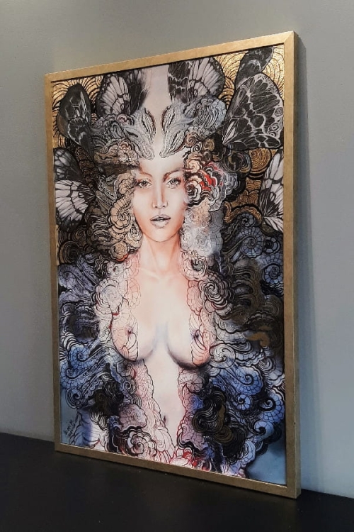 Carmen Freewolna Gold, 60x90 cm, giclee - 2, bok prawy, rama dąb naturalny.jpg