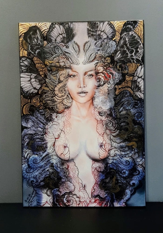 Carmen Freewolna Gold, 60x90 cm, giclee - 2, ściana-b.jpg