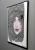 Zyga-1 70x100 cm, rama alu black, antyreflex, right side, grey wall.jpg