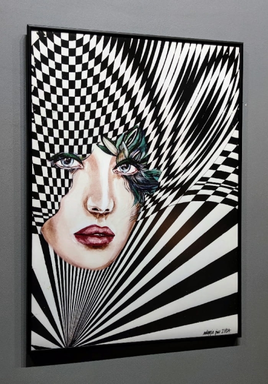 Zyga-2 70x100 cm, rama alu black, antyreflex, left side, grey wall.jpg