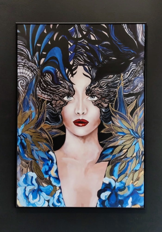 Goldiva Szafiro II, plakat zdobiony 70x100 cm, rama alu black, black wall.jpg