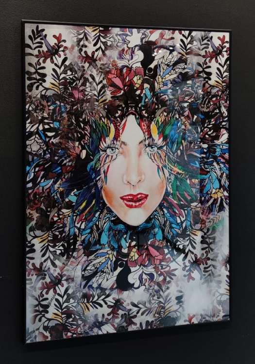 Blue Velvet 50x70, rama alu black 50x70 cm, left side, black wall.jpg