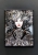 Caligo 40x50, rama alu black 40x50 cm, black wall.jpg