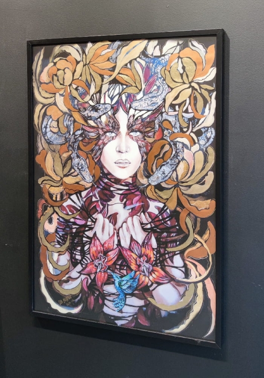 Lady Hebi zdobiona 70x100 cm, rama basic 72x102, antyreflex, right side.jpg