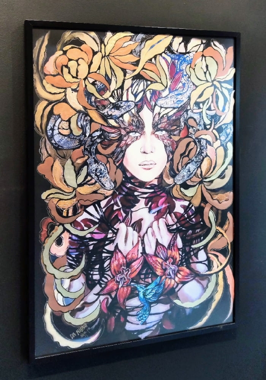 Lady Hebi zdobiona 70x100 cm, rama basic 72x102, antyreflex, left side.jpg