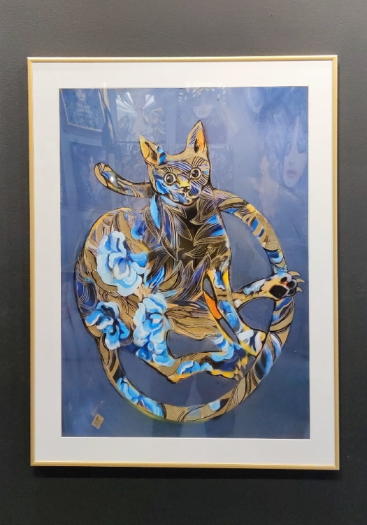 Blue Cat Pro, plakat zdobiony 50x70 cm, rama alu gold 60x80 cm, białe p-p, połysk, black wall.jpg