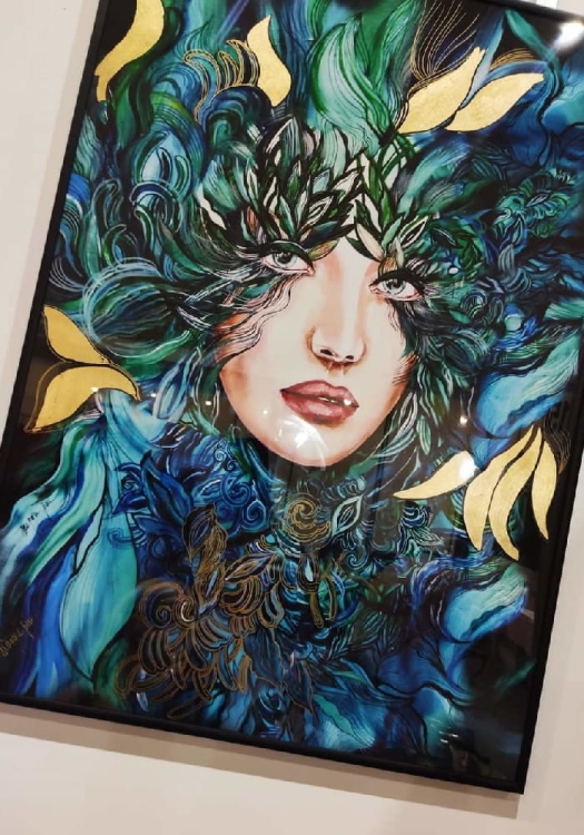 Malachitowa Medusa Mayo ZDOBIONA, 50x70 cm, rama alu czarna, połysk, perspektywa 1, Maggie Piu.jpg