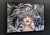 Kruki Balmaina, 70x50 cm, rama alu black, black wall, left side.jpg