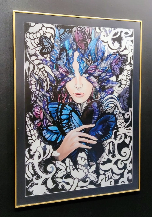 Lady Cho 70x100, rama alu gold 80x110 cm, czarne passe-partout, antyreflex, left side.jpg