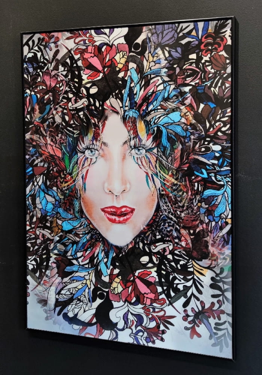 Kolor 3 Medusa 70x100 cm, black frame 70x100 cm, antyrefeks, right side.jpg
