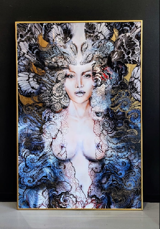 Carmen Freewolna gold, 80x120 cm, plakat zdobiony, rama złota, połysk, black wall, gallery.jpg