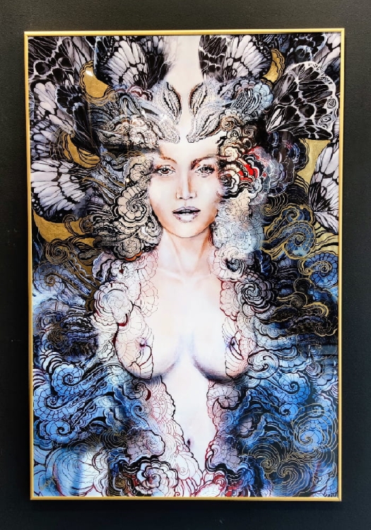 Carmen Freewolna gold, 80x120 cm, plakat zdobiony, rama złota, połysk, black wall.jpg