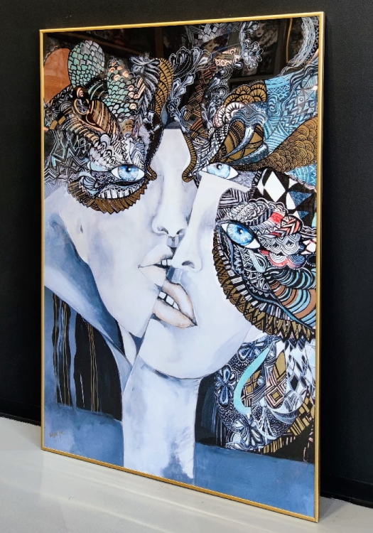 Mistrz i Małgorzata plakat zdobiony 80x120, rama alu gold 80x120 cm, black wall, gallery, right side.jpg