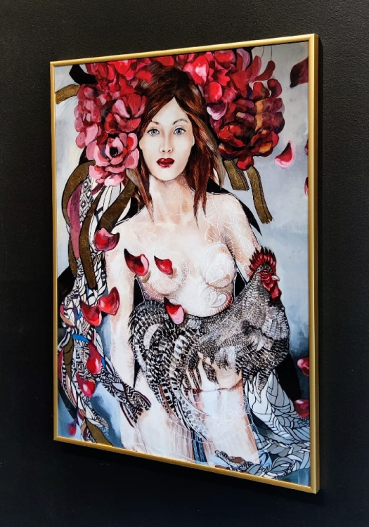 Miała Baba Koguta, plakat zdobiony, 50x70 cm, gold frame, right side, black wall.jpg