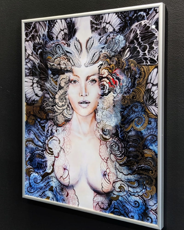 Carmen Freewolna Gold ZDOBIONA 40x50, silver frame, right side.jpg