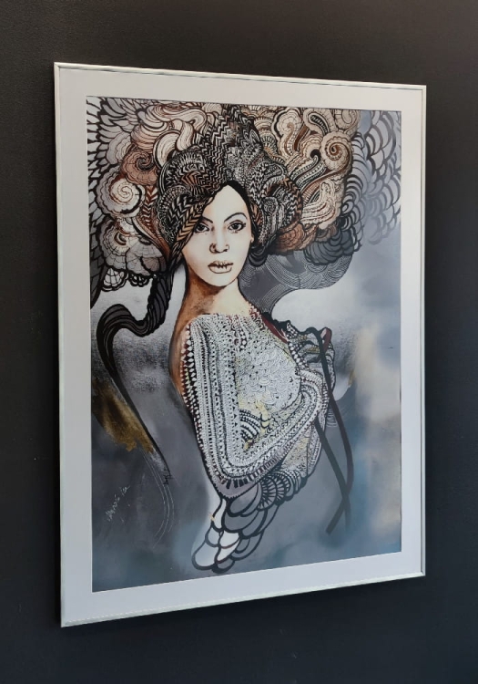 Madame Buterfly B. 70x100, rama alu silver 80x110 cm, białe passe-partout, left side.jpg