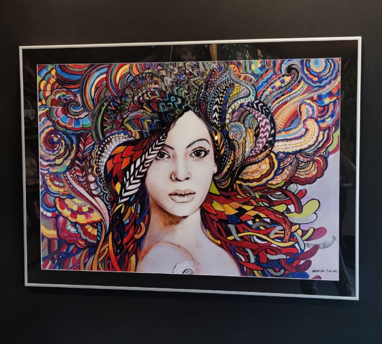 Madame Butterfly Multicolor ZDOBIONA 100x70 cm, rama silver, czarne passe-partout, połysk, black wall, right side, 2.jpg