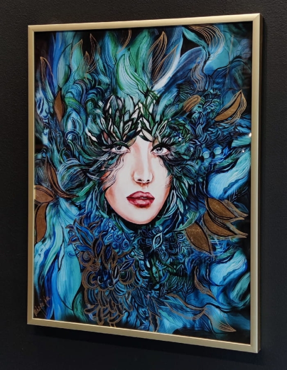 Malachitowa Medusa Mayo, plakat zdobiony 35x45 cm, rama złota, right side, black wall.jpg