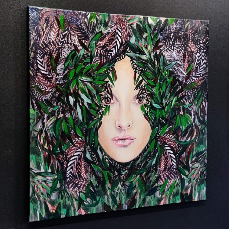 Ririva, 80x80 cm, mix tech, obraz Maggie Piu, black wall, left side.jpg