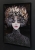 Lady Gorudo Copper 50x70, rama alu black 50x70 cm, połysk, black wall, right side.jpg